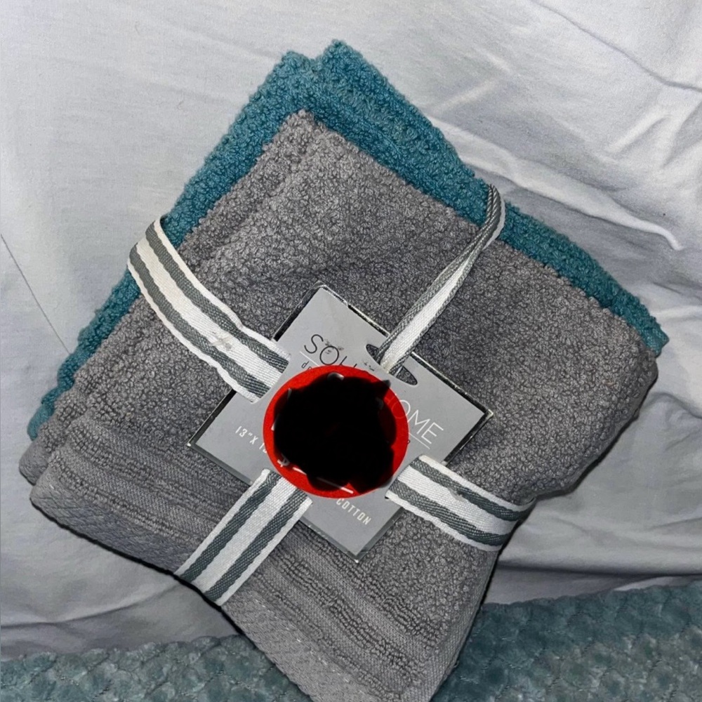 Gray and Teal Wash Cloth Towel Set